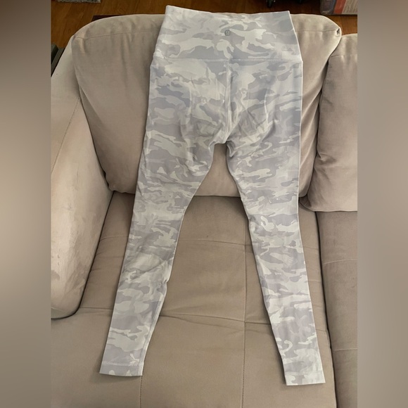 Lululemon Camo Leggings Size 6 - Picture 2 of 3